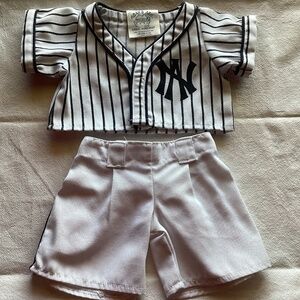 Noahs Ark Animal Workshop  Clothing  New York Yankees  Uniform Outfit  Excellent